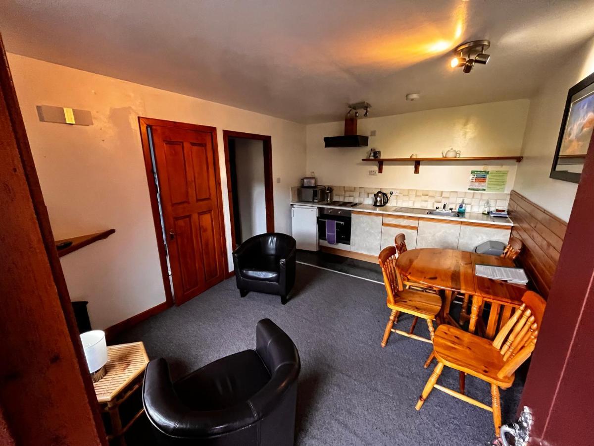 Snowgoose Apartments & Bunkhouse Fort William Exteriör bild
